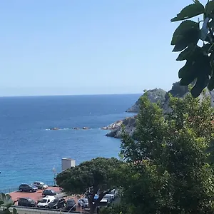 Casa Del Sasso , Bergeggi Italia